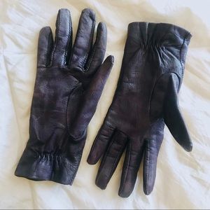 Plum leather gloves